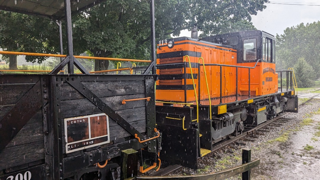 CaptnRetro on Train Siding: Part two to my Curriers escapades, as I ran out into the pouring rain simply to grab a few shots of trusty ole No. 113 before she
departed...