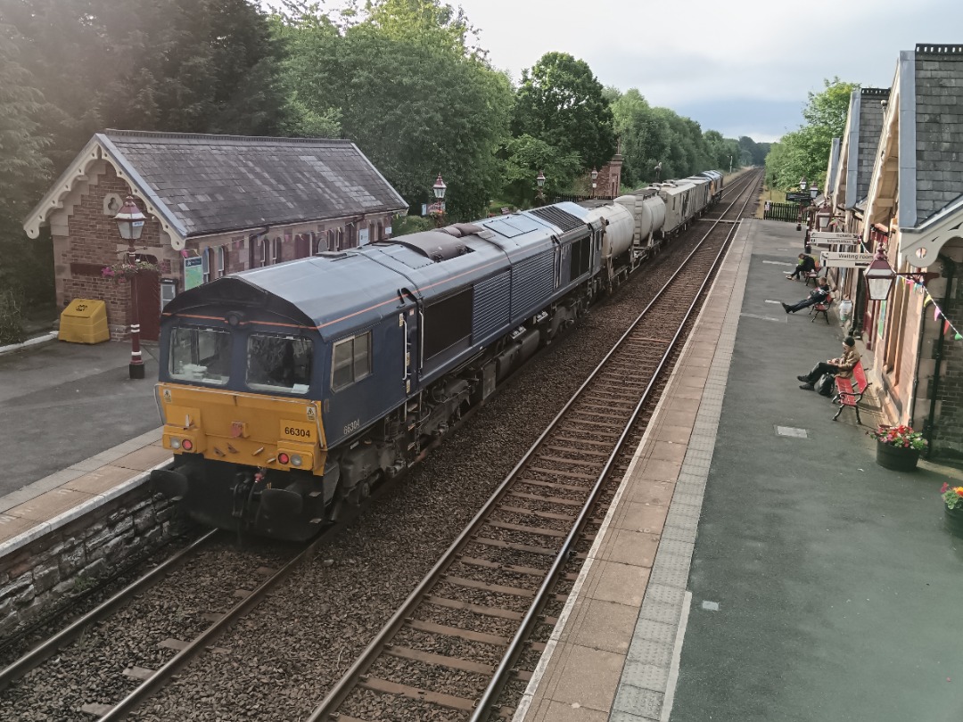 Whistlestopper on Train Siding: GBRF class 66s No. #66762 and #66304 passing Appleby this morning working 3Q99 0600 Carlisle Upperby Civil Engineers Sidings
to...