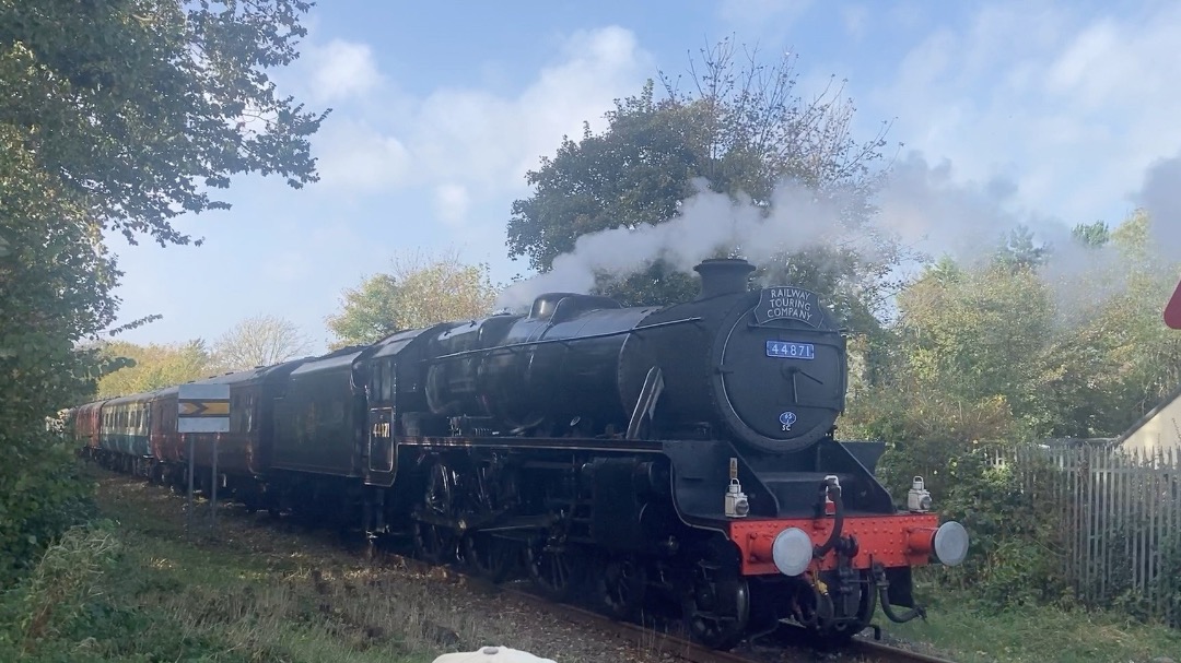 CSH on Train Siding: 1Z42 steam special with 47812 leading as it approaches Pembroke Dock (and at the back as the train leaves Pembroke Dock, photo 3)