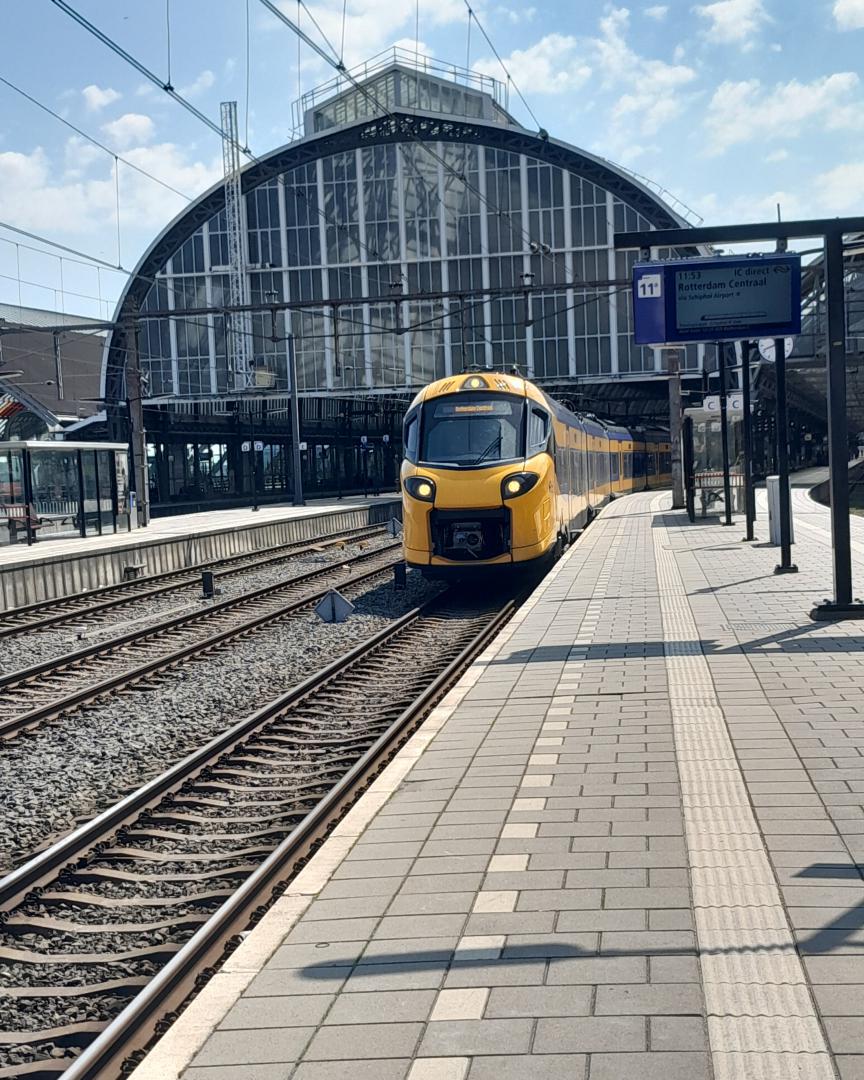 Sgmm Koplopertje on Train Siding: Icng (Boefje)wacht op vertrek vanaf Amsterdam cs.Heb er toen 2x een rit in meegereden.Fijne comfortabele stoelen.