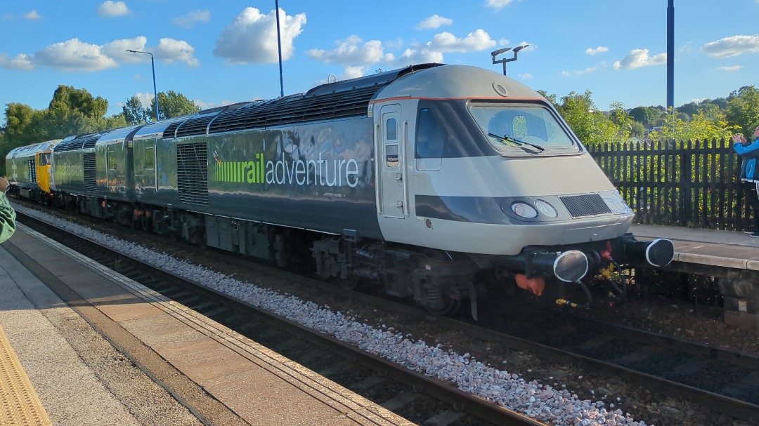 kieran harrod on Train Siding: Railadventure HST pair 43465 + 43484 drag 50021 'Rodney' from EastLeigh to Keighley on 0Z50 through Swinton station
this evening. 17/06/24