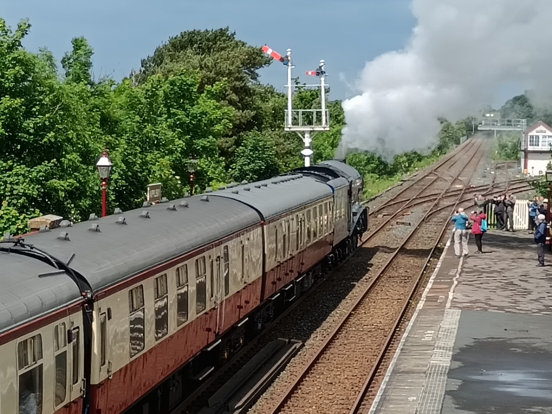 Whistlestopper on Train Siding: LNER A4 No. #60007 "Sir Nigel Gresley' and LSL class 47/4 No. #D1924 "Crewe Diesel Depot" making a stop at
Appleby this morning to take...