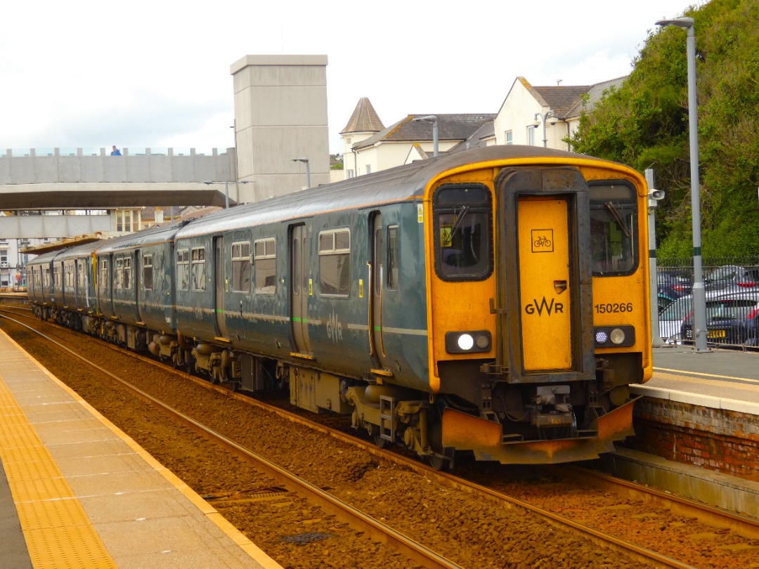 Jacobs Train Videos on Train Siding: #150266 is seen stood at Dawlish station working a Great Western Railway service from Paignton to Exmouth