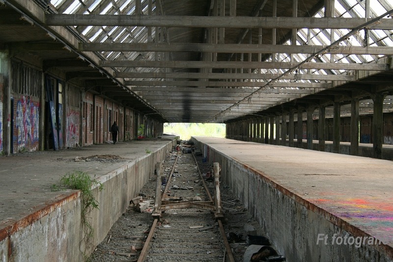 Christiaan Blokhorst on Train Siding: Verlaten trein remise in montzen belgië. Foto's zijn uit 2017 toen ik net begon met fotografie van verlaten
plekken. Ik probeer...