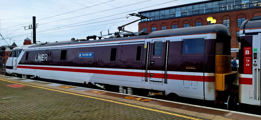 Guard_Amos on Train Siding: 91127 'Neville Hill' makes for a rather splendid sight at Newcastle after arriving from its home depot with 5G90 on 17th
December 2024