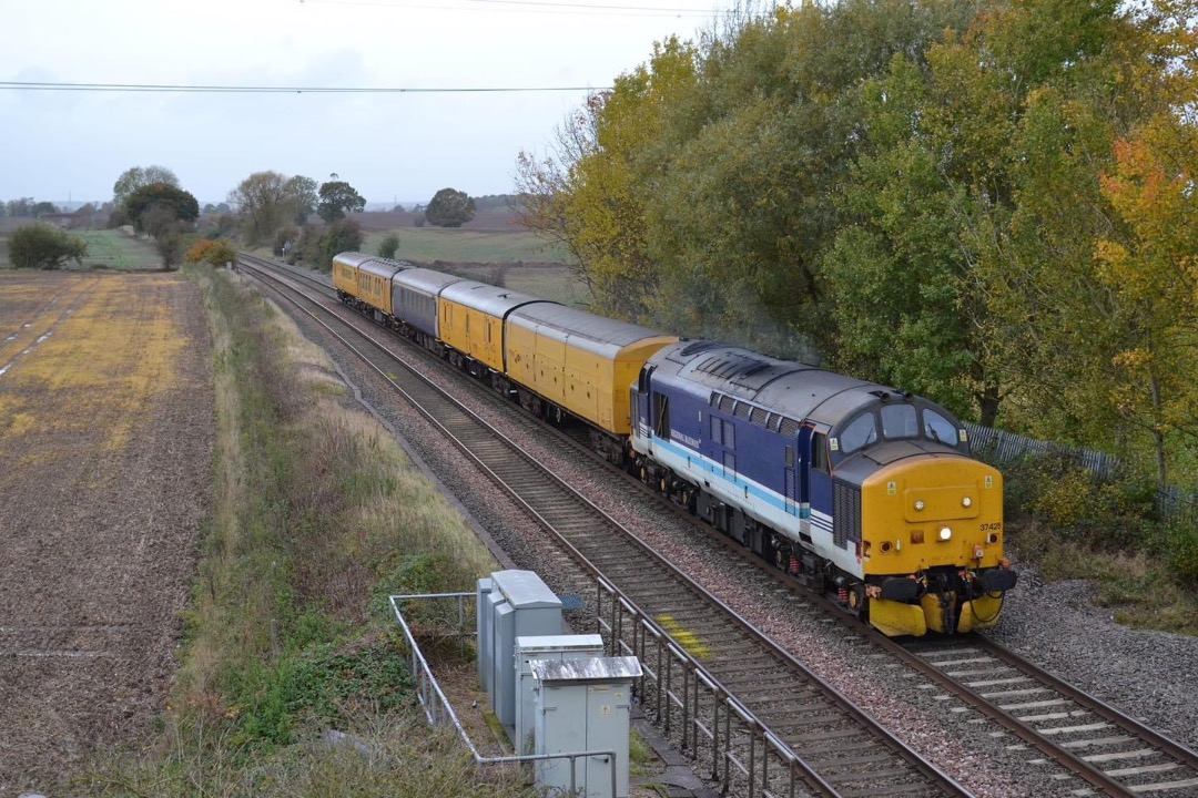 Inter City Railway Society on Train Siding: 37425 passing Portway near Tamworth with the 3Q06 Derby RTC - Exeter Riverside Yard