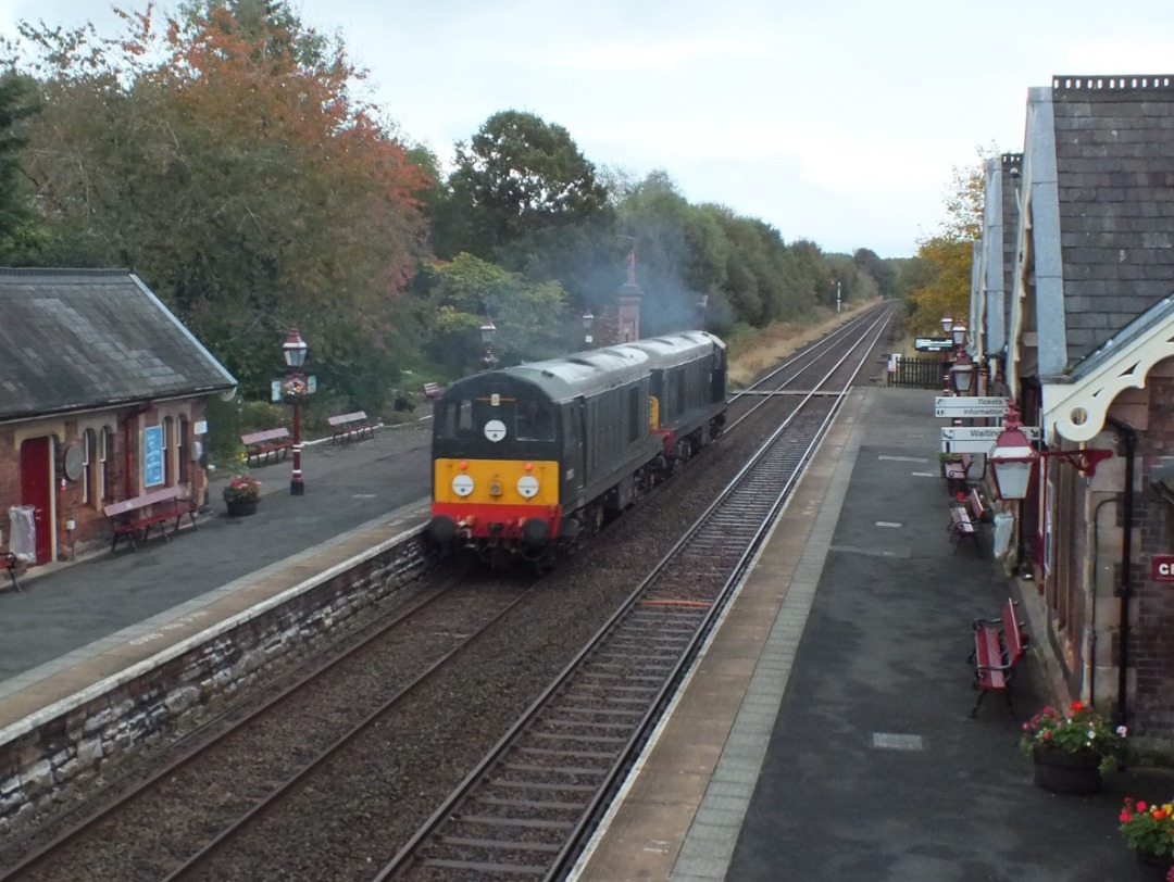 Whistlestopper on Train Siding: LSL class 20s No. #D8096 (20096) and #D8107 (20107) "Jocelyn Feilding 1940 - 2020" passing Appleby this morning
working 0Z44 0726...