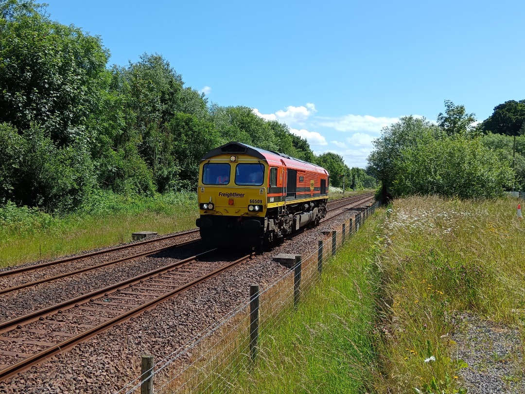 Whistlestopper on Train Siding: Freightliner class 66/5 No. #66509 "Josiah's Wish" passing Appleby this afternoon working 0M12 0858 Crewe Basford
Hall Yard to Carlisle.