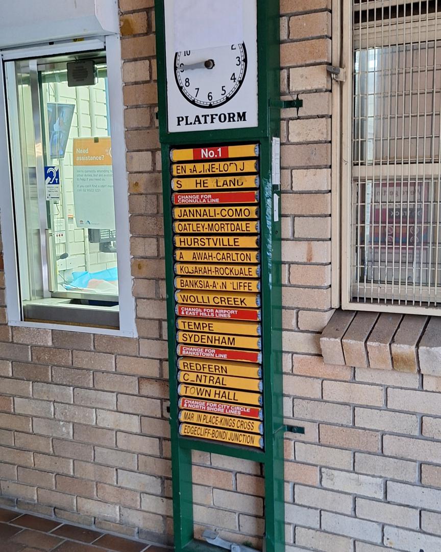 Caitlyn Maree Attard on Train Siding: #photo #station found this old thing still at Heathcote Station. Those things used before digital displays