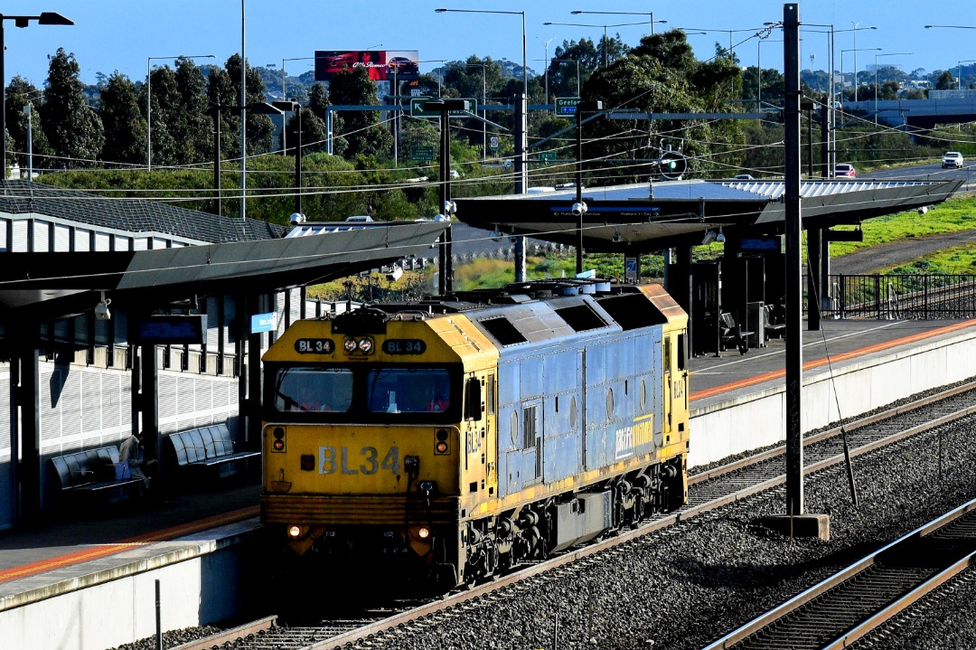 Shawn Stutsel on Train Siding: Pacific National's BL34 trundles through Williams Landing, Melbourne as 0202, Light Engine Movement from North Geelong...