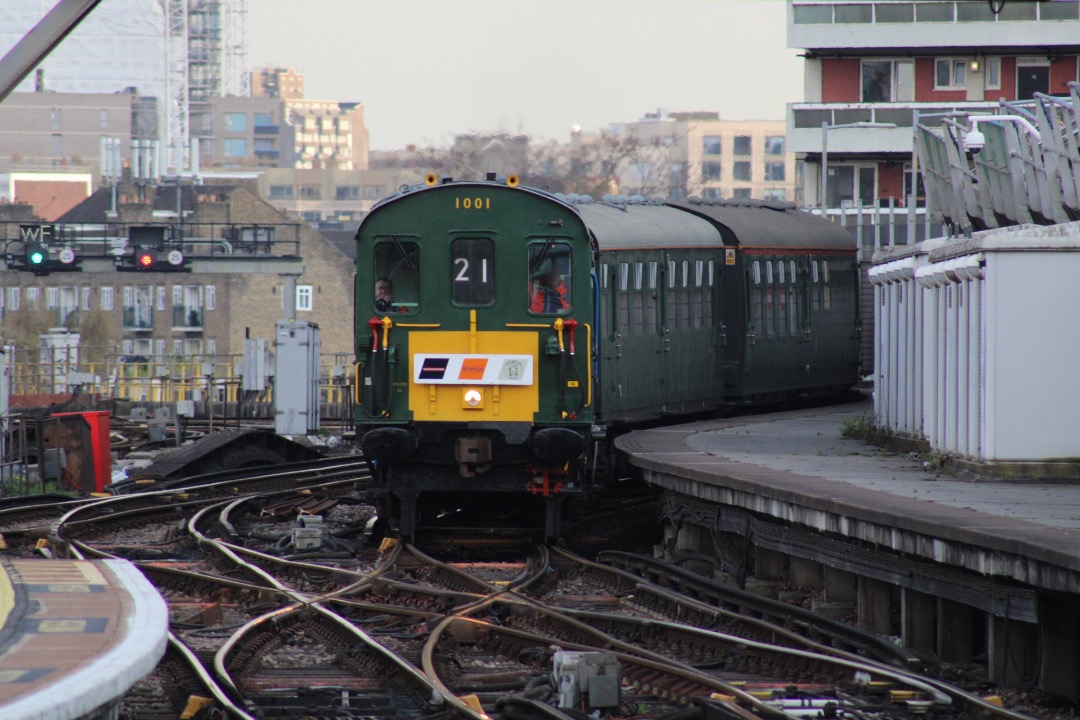 Rhys Harrison on Train Siding: And here are some pictures of the 'Bakers Dozen' railtour which went around all of the London Termini!