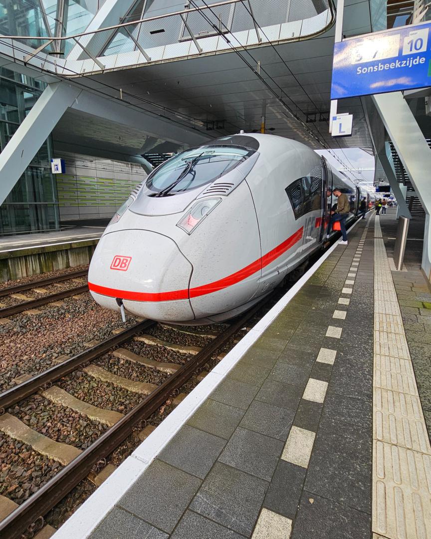 Christiaan Blokhorst on Train Siding: Ice at arnhem central. I dont now if this is the new ice train or stil the old one