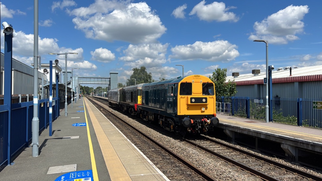 Dylan on Train Siding: Worrr. Take this for one! 👀👀 20205 and 20007 pass through Bicester Village taking Mk3 DVT 82301 to Barton Hill Depot