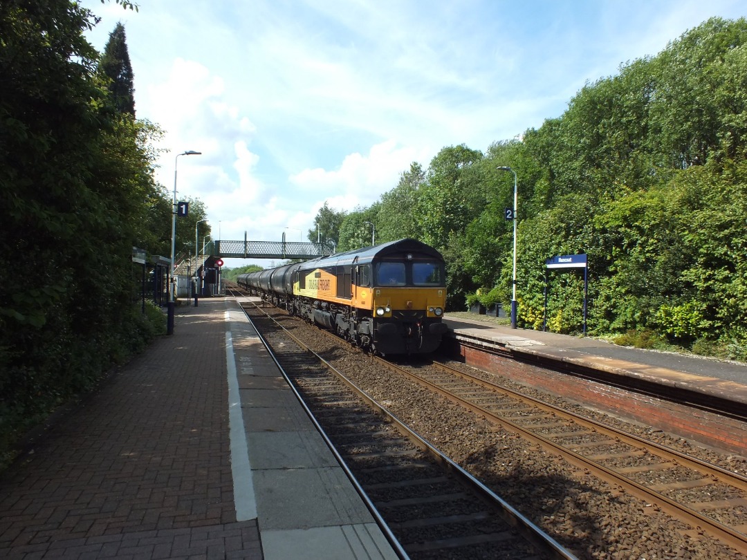 Whistlestopper on Train Siding: Today (Friday 1st November 2024) the final ever bitumen train to work into the Ribble Total Energies site near Preston is
traversing...