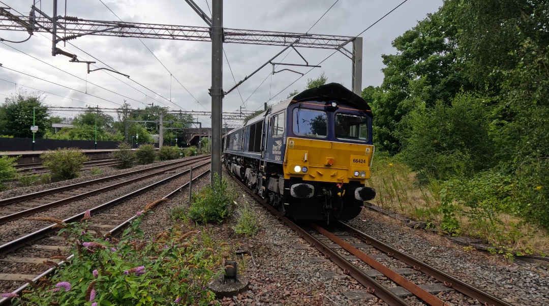 George on Train Siding: Decent afternoon at Lichfield Trent Valley, caught lots of different 66's, a trio of 325's and Rail Adventure HST powercars.