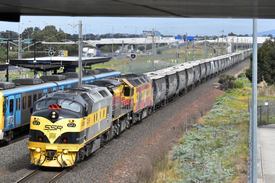 Shawn Stutsel on Train Siding: With the sun just popping out just as this SSR Grain Service, 7762v seen passing through Williams Landing, Melbourne behind
CLF3,...