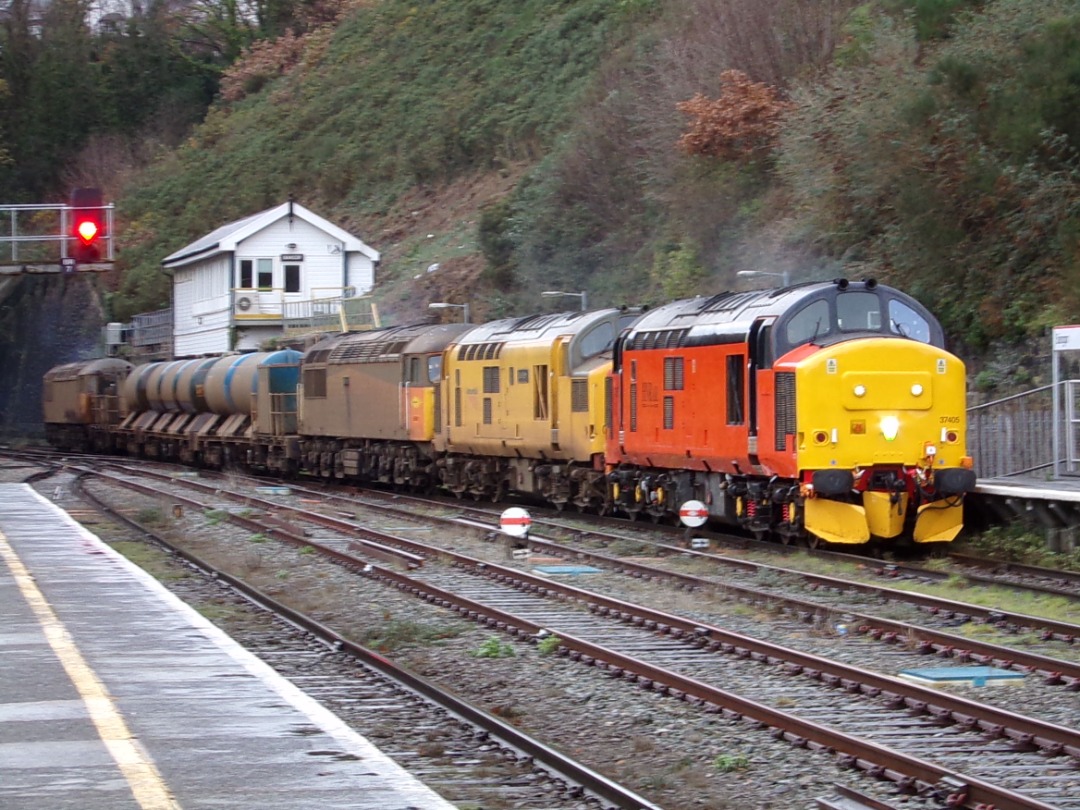 Logan Humphreys on Train Siding: MEGA LOCO LASHUP | What A Move This Was! 37405+97303+56113+56051 Absolutely Powering Through Bangor With The Last 3S71 Of This
Year,...