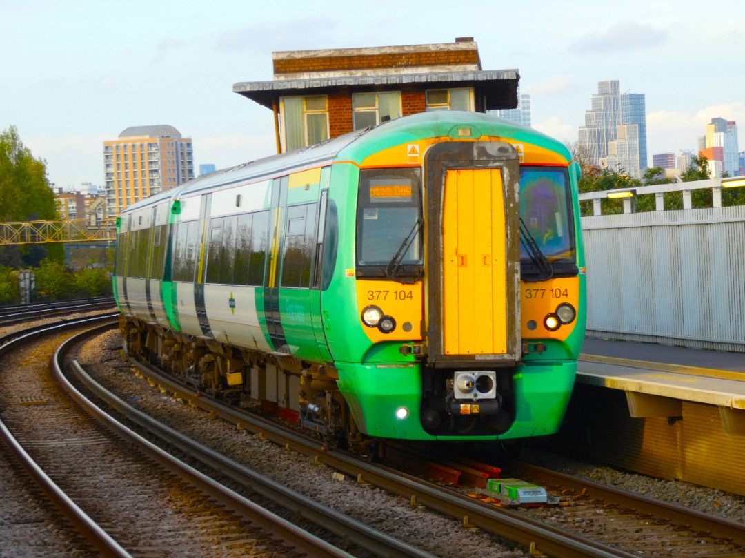 Jacobs Train Videos on Train Siding: #377104 is seen leading a Southern service to Epsom Downs from London Victoria pulling into Clapham Junction station