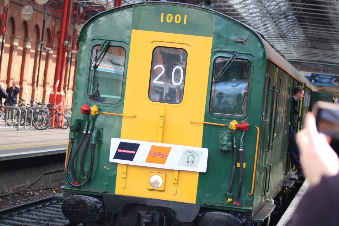 Rhys Harrison on Train Siding: And here are some pictures of the 'Bakers Dozen' railtour which went around all of the London Termini!