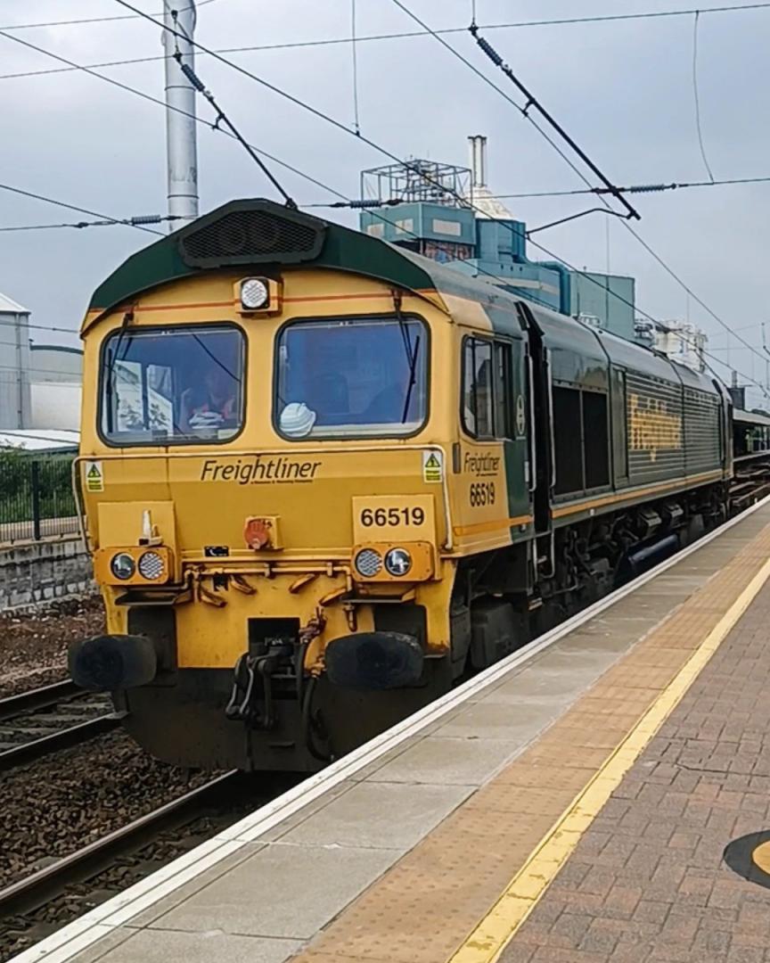 TrainGuy2008 🏴󠁧󠁢󠁷󠁬󠁳󠁿 on Train Siding: Yet another brilliant day spotting, this time in Warrington Bank Quay! I saw a lot of freight,
including my...
